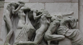 Père-Lachaise_-_Monument_aux_morts_-_après_restauration_04