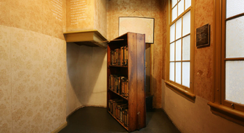 Anne-Frank-Huis-Boekenkast