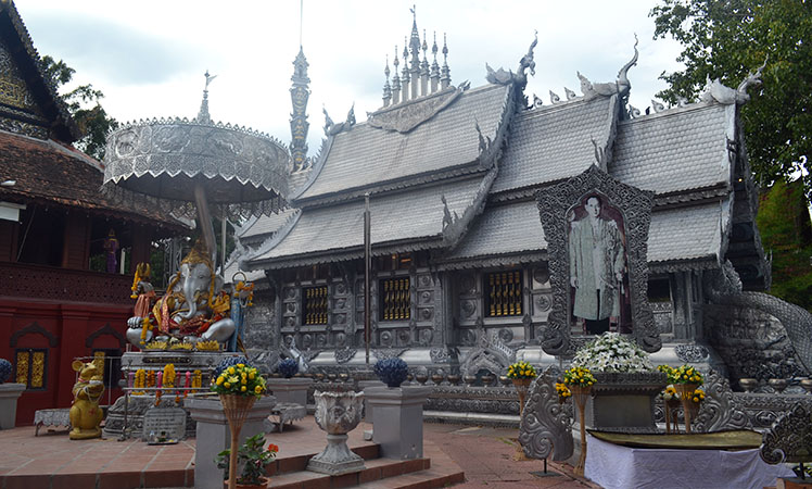 Templos para visitar em Chiang Mai: Wat Srisuphan